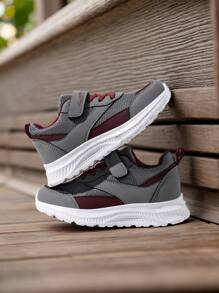 زوج من أحذية رياضية عادية للأطفال باللون الرمادي، أحذية أطفال ربيعية/صيفية من خامة شبكية تنفس ذات إغلاق بكشاف مريح وأنيق، موديل جديد للبنين والبنات للربيع والخريف