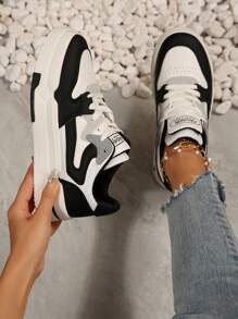 Women's Fashionable Lace-Up Casual Sports Sneakers Skateboard Shoes