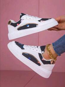 Women's Lace-Up Casual Sports Shoes, Patchwork Breathable Lightweight Skateboard Shoes, European-American Street Style, Random Pattern - Black and White - View 3