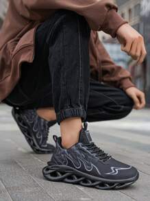 Herenmode Zwarte Mesh Ademende Veterschoenen Outdoor Antislip Blade Sole Sneakers, Koppels Vlam Gestreepte Vintage Veelzijdige Lichtgewicht Hardloopschoenen