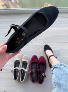 La Caprichosa Flats balerinas zapatos tipo Mary Jane estampado liso, Flats de mujer  Flats hebilla Balerina para mujer  Baleria flat estilo Mary Jane  Zapato flat ballerina casual Zapatos casuales  Zapatos planos elegantes  Flats en piel sintética  Flats Up & Down para Mujer Balerina con hebilla y lazo  Flats color negro Flats color nude  Flats color beige  Flats mujer zapatos planos  Flats para mujer básicos,  zapatos cerrados dama,  zapatos casuales de moda,  zapatos de piso con moño,  zapatos casuales mujer,  flats de mujer con punta redonda Flats piel estampado animal en leopardo Flats animal print mary jane Zapatos planos de ballet con estampado leopard Balerina mujer  Balerina animal print  Flats balerina Zapatos planos leopardo mary jane  Zapatos veganos  Balerina leopardo  Balerinas mary jane  Balerina camel  Bailarinas  Bailarinas con hebilla  Zapatos animal print  Balerina zapato moda flats print para mujer  Zapatos cerrados  Balerina punta cerrada flats punta cuadrada - Negro - Ver 2
