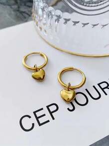 1 对带心形吊饰的可爱不锈钢耳环，适合女性日常佩戴或订婚 - 心形 - 查看 6