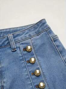 High-Waisted Mom Jeans With Multiple Buttons, Wide-Leg Jeans For Women, Oversized Boyfriend Style Flared Jeans With Button Details For Women, Blue Button Mid-Waist Flared Jeans, Women's Cropped Jeans, High-Quality Designed Jeans, Button Mid-Waist Slimming And Hip-Lifting Flared Jeans, Boot-Cut Jeans The Hem Of The Trousers Has A Folding Design. The Trousers Are In Flared And Straight Styles, With A Washed And Aged Look. There Is No Belt On The Trousers. The Trousers Are Closed By Zippers And Buttons. There Are Four Buttons On Each Side Of The Trousers As Decoration. There Is A Back Pocket - 藍色 - 查看 6