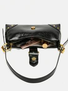 复古欧式单肩包，拉链封口，采用嬉皮风格皮革制成，外观独特，可用作手提包或腋下包，商务休闲女包，适合办公室、商务和工作场合，复古女包