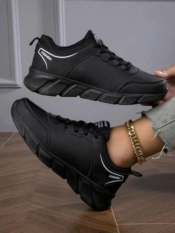 Tênis masculino casual preto para negócios, calçados esportivos antiderrapantes, calçados masculinos versáteis clássicos para treinamento ao ar livre, tênis esportivos plus size confortáveis. Adequado para adolescentes casuais de verão ou atletismo ao ar livre ou viagens de férias ou presentes de formatura ou acessórios para vestidos de aniversário