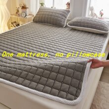 1 pièce Surmatelas super doux en velours de soie de lait gris, mince. Conception matelassée avec sangles aux coins pour une installation facile. Respirant et chaud. Convient pour la chambre à coucher, le canapé, le camping en automne/hiver (taie d'oreiller non incluse)