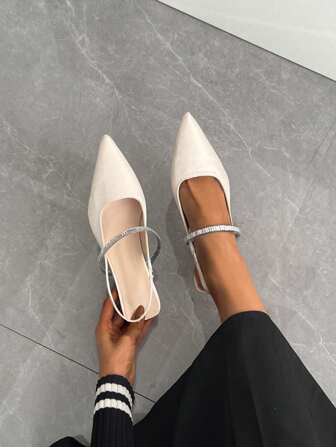 女士尖头玛丽珍踝带凉鞋，配银色镀铬条装饰，法式极简风格，适合走秀、派对、休闲、户外、网红推荐、欧美、复古、细高跟鞋、适合连衣裙、度假氛围、春夏