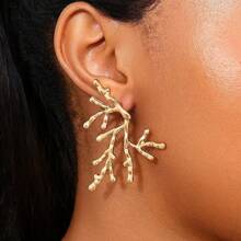 1 Pair Coral Ocean Themed Luxury Fashion Asymmetrical Exquisite Bohemian Style Earrings, Zinc Alloy Material, Suitable For Women To Wear On Beach Vacations And Parties