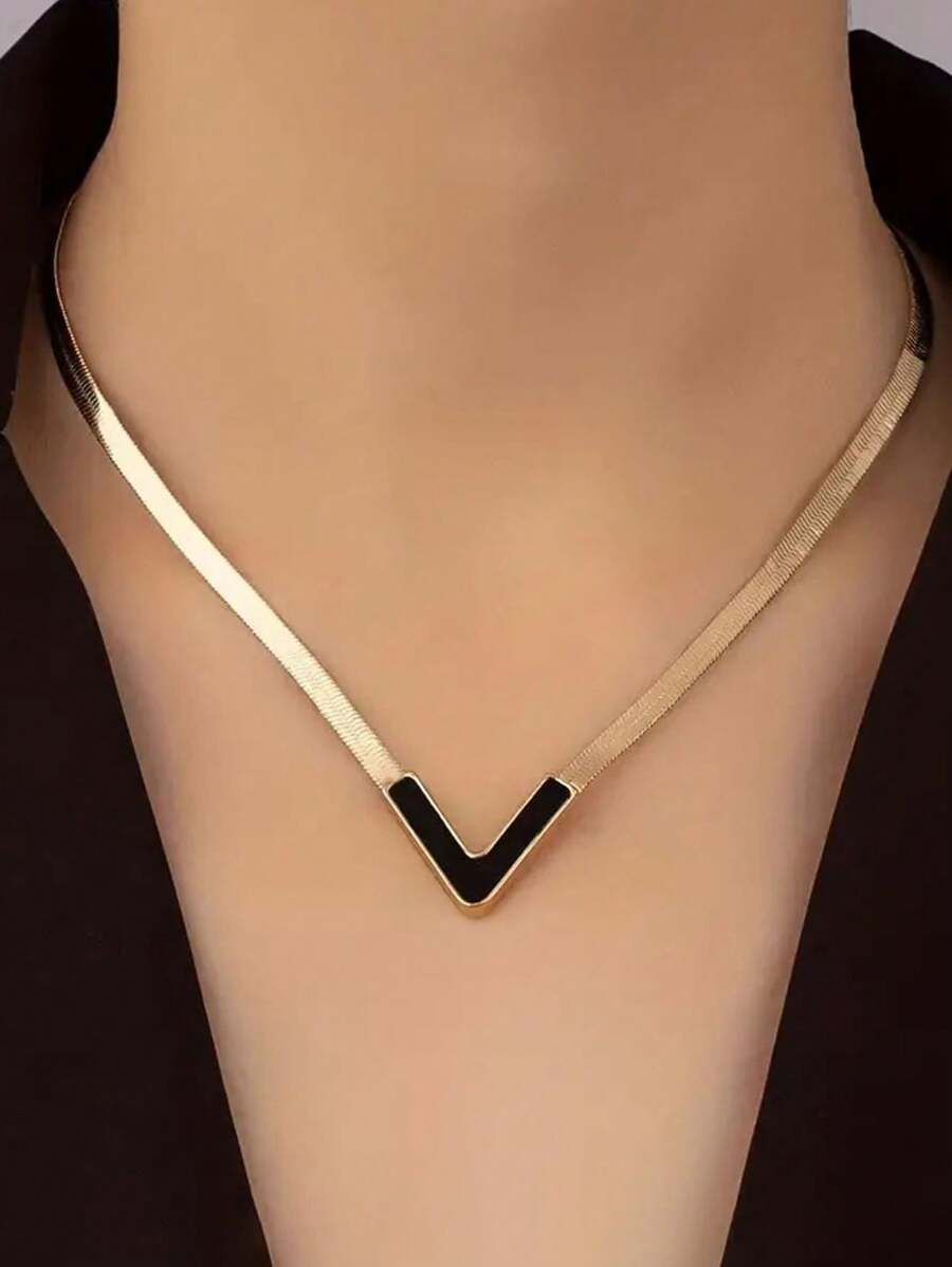 欧美嘻哈风金属街拍短款蛇骨链冷艳简约优雅V型项链 18K镀金个性V型吊坠项链 简约风格珠宝礼物 女士配饰 男女皆宜