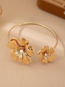 1pc Elegant Luxury High-Quality Stainless Steel 3D Flower With Pearls Gold Bracelet, Sweet Fashion Versatile Luxury Petal Jewelry Suitable For Women Party, Banquet And Daily Wear - Elegant Style - View 8