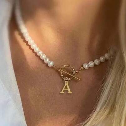 经典热门首字母项链女式 A-Z 字母吊坠搭扣 6 毫米仿珍珠项链女士珠宝礼物