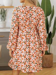 CILKOO 米色花卉深 V 领褶饰胸围泡泡袖荷叶边娃娃装度假连衣裙，带口袋 - 米色 - 查看 6