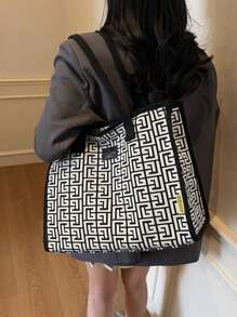 1 件轻便、大容量、可折叠花卉印花单肩包，面料舒适，设计时尚