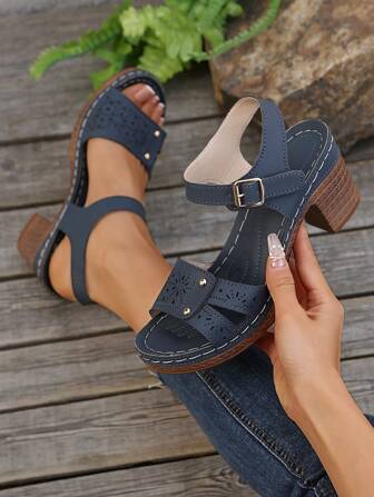 2025夏季新款女士粗跟凉鞋跨境休闲舒适高跟缝线细节加大码