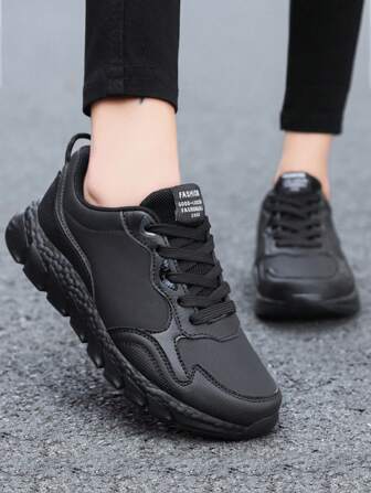 Multifunktionella, bekväma sneakers med tjock sula för kvinnor - Modefärgad enfärgad, syntetiskt läder, halkbeständiga löparskor med låg topp, ovandel i syntetiskt läder, lämplig för alla årstider