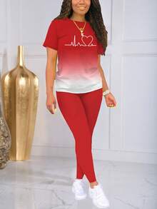 渐变色心形图案短袖 T 恤和紧身裤运动套装