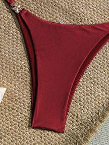 女士性感比基尼两件套，配有亮面配饰和特殊面料 - 酒紅色 - 查看 4