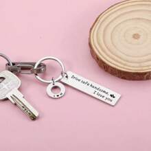 Porte-clés personnalisé avec le texte "Conduisez prudemment", porte-clés de couple personnalisé, cadeau pour nouveau conducteur pour le meilleur ami/petit ami/petite amie/Noël, cadeaux d'anniversaire de la Saint-Valentin