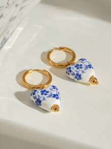 Uworld 1 par de pendientes de mujer en estilo retro chino de cerámica azul con forma de corazón y estampado, chapados en oro de 18K en acero inoxidable que imitan la porcelana Qinghua, para uso diario, fiestas, vacaciones, etc.