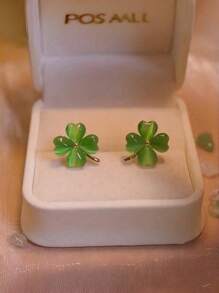 1 Pair Of Green Four-Leaf Clover Earrings, Elegant And Versatile Clover Earrings, Light Luxury And High-End Earrings, Suitable As A Small Gift For Girls For Daily Wear - Green - View 2