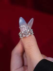 1 Peça Anel de Casamento Feminino com Três Pedras, 1,1 Quilates, Diamante Moissanite Redondo, Diamante Moissanite Acabado em Laboratório, Cor D, Pureza VVS1, Design Vazado Exquisito de Prata Sterling S925 com Certificado