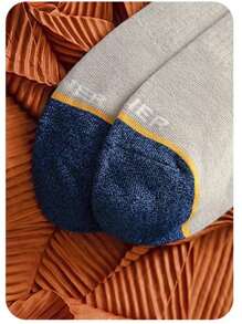 5 Pairs Men's Crew Socks, Solid Colors Japanese Letter Street Sports Breathable Moisture Wicking Socks