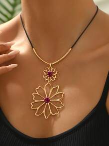 New Fashion Personalized Metallic Leaf & Teardrop Shaped Pendant Necklace With Black Wax Cord