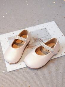 女童珍珠装饰软底休闲乐福鞋，时尚儿童公主鞋，适合春秋季节