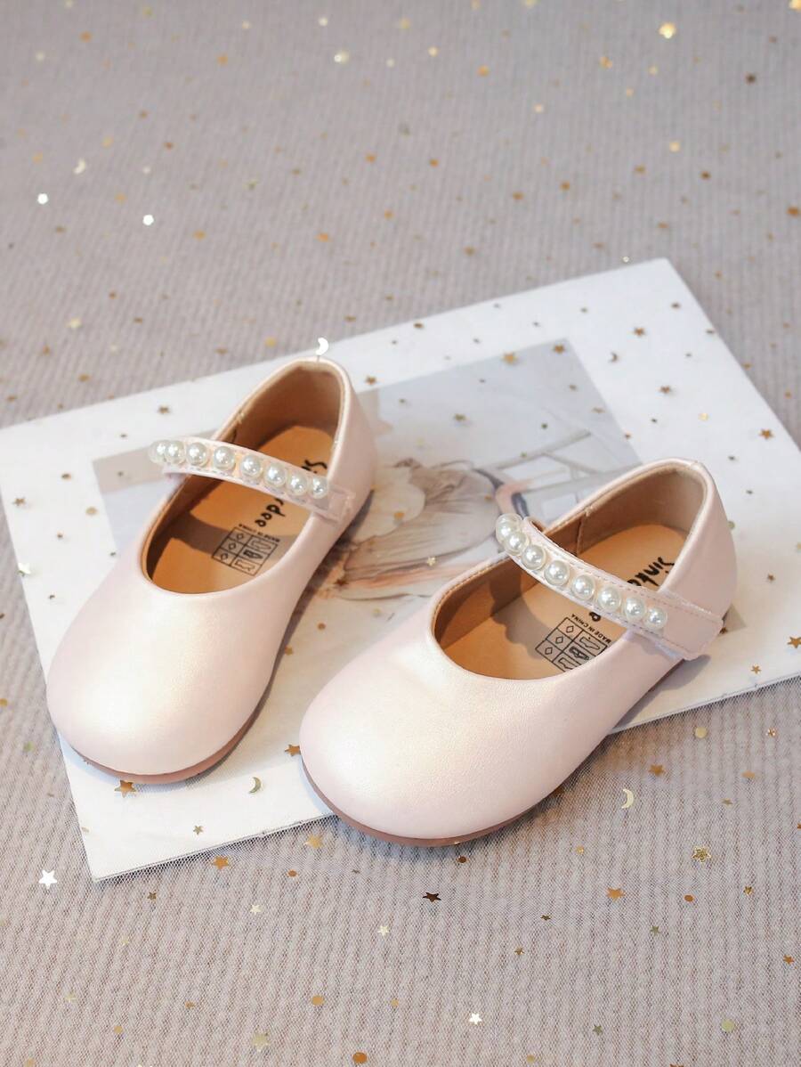 女童珍珠装饰软底休闲乐福鞋，时尚儿童公主鞋，适合春秋季节