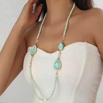 1 件手工制作的奢华玻璃水晶串珠长项链，形状、颜色和花卉图案位置各异