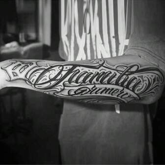 (Överstort blomtypsnitt) Tillfälliga växtbaserade tatueringar, realistiska och långvariga, gradvis utvecklande av färg - Håller i 7-15 dagar - Vattentät och gnidningsbeständig