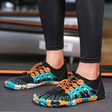 男女通用网眼透气钩环闭合不对称外底图案涉水鞋和水鞋，适合户外徒步旅行、海滩、水上运动、健身