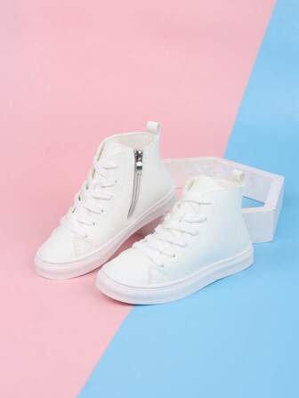 1 双舒适运动鞋，带系带和内拉链