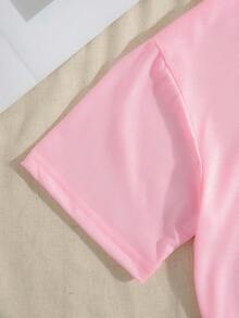 图案印花短袖圆领T恤，简约时尚，适合夏季