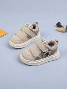 经典低帮运动鞋，适合男孩和女孩 - 四季休闲运动鞋，采用钩环闭合，舒适透气的合成鞋面，橡胶外底，织物鞋垫，圆头设计