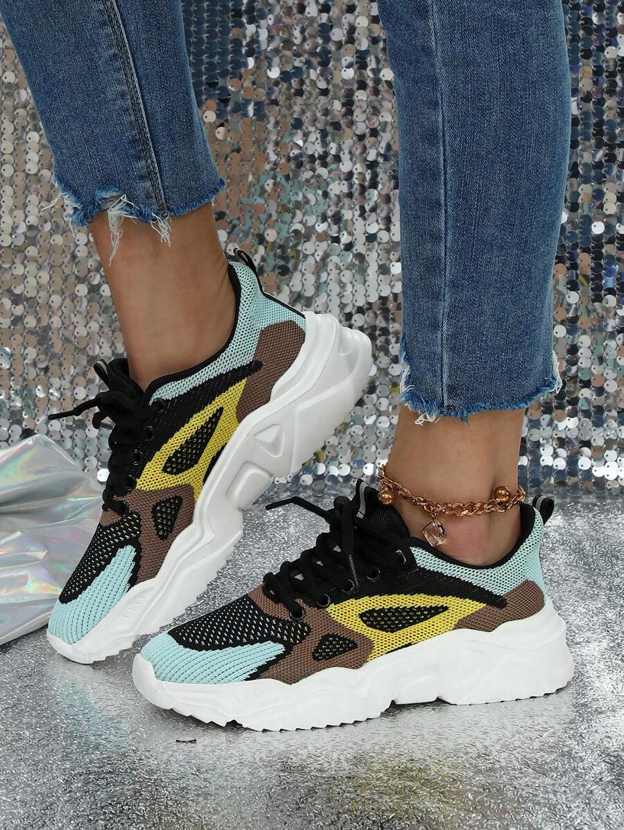 Zapatos cómodos y flexibles para correr y deportes de ocio, con diseño de parchwork en negro y amarillo, transpirables y ligeros, adecuados para parejas