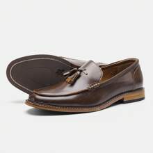 男士时尚流苏乐福鞋，橡胶防滑木底，条纹 PU 皮革鞋面，手工制作，适合婚礼、商务和休闲场合