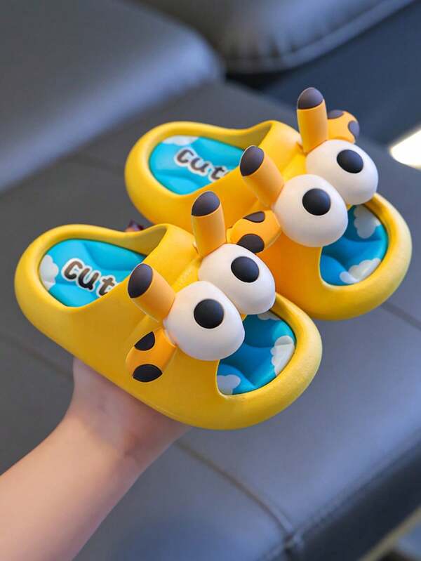 1 par de zapatillas de interior de verano para niños y niñas con elementos de dibujos animados lindos, hechas de PVC