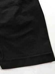 完美 Y2K 风格 Dopamine 短裤，采用超弹面料，塑形曲线，提臀收腹。90% 优质尼龙，10% 弹性氨纶。时尚百搭，日常穿着、运动、健身和瑜伽的理想之选。大码高腰收腹黑色短裤 - 隐形收臀，紧身版型 - 黑色 - 查看 6