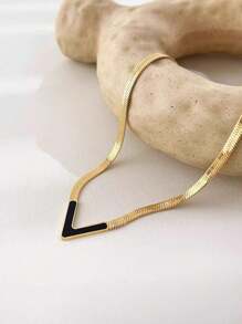 欧美嘻哈风金属街拍短款蛇骨链冷艳简约优雅V型项链 18K镀金个性V型吊坠项链 简约风格珠宝礼物 女士配饰 男女皆宜