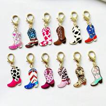 12 Stück Set mit Vintage Western-Stil verwitterten Cowboy Stiefel Schlüsselanhängern, Zink-Legierung Accessoires, verschiedene Stiefeldesigns, geometrische Muster, bohemian Thema, geeignet für DIY Schmuckherstellung, Halsketten, Schlüsselanhänger und Handyanhänger, Autoaccessoires, Taschenanhänger, Schulbedarf