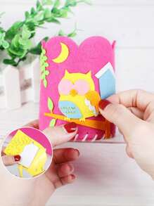 8 pièces de porte-stylo fait maison en feutre créatif avec des animaux de bande dessinée cousus à la main en 3D. Boîte de rangement de bureau circulaire pour enfants. Matériel DIY pour l'école maternelle. Artisanat pour enfants. Idéal pour la rentrée scolaire et les récompenses cadeaux.
