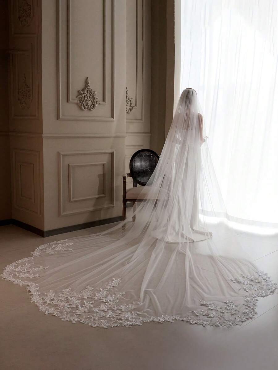 1pc Luxury European Style Wave Lace Trim Handmade Lace Bridal Veil, Extra Large Train White Long Wedding Photography Outdoor Garden Soft Tulle Wedding Accessory Valentine's Day Accessories - Beige - View 1