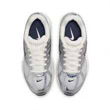 Nike WMNS AIR Pegasus 2005 - PHOTON DUST   CHROME-GRIDIRON-SAIL - View 5