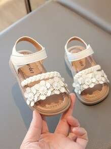 1 pereche de sandale plate antiderapante pentru copii, țesute cu flori de perle, stil prințesă, cu vârful deschis, cu fundul moale, ținută foarte confortabilă pentru vară