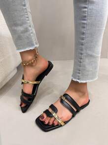 Sandali infradito da donna con punta quadrata, stile casual alla moda, adatti per abiti, spiaggia e passeggiate, in combinazione di colori nero e oro, leggeri