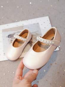 女童珍珠装饰软底休闲乐福鞋，时尚儿童公主鞋，适合春秋季节