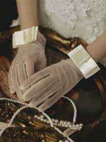 1 Pair Lace Yarn Wedding Dress Gloves, Mesh Cloth, Sewn Beads, Bow Short Style Party Faux Pearl Decor Bridal Gloves, Polyester, Full Finger, Solid Color White Gloves, Decorative Wedding Accessory For Women, Elegant Gauze Wedding Gloves, Exquisite Magnificent Elastic Mesh Bridal Gloves