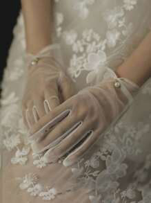 1 Pair Lace Yarn Wedding Dress Gloves, Mesh Cloth, Sewn Beads, Bow Short Style Party Faux Pearl Decor Bridal Gloves, Polyester, Full Finger, Solid Color White Gloves, Decorative Wedding Accessory For Women, Elegant Gauze Wedding Gloves, Exquisite Magnificent Elastic Mesh Bridal Gloves