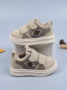 经典低帮运动鞋，适合男孩和女孩 - 四季休闲运动鞋，采用钩环闭合，舒适透气的合成鞋面，橡胶外底，织物鞋垫，圆头设计